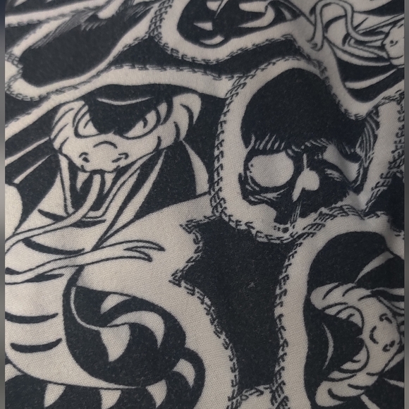 LULAROE- Pirates Skull/Snake LEGGINGS- One Size - Picture 1 of 6